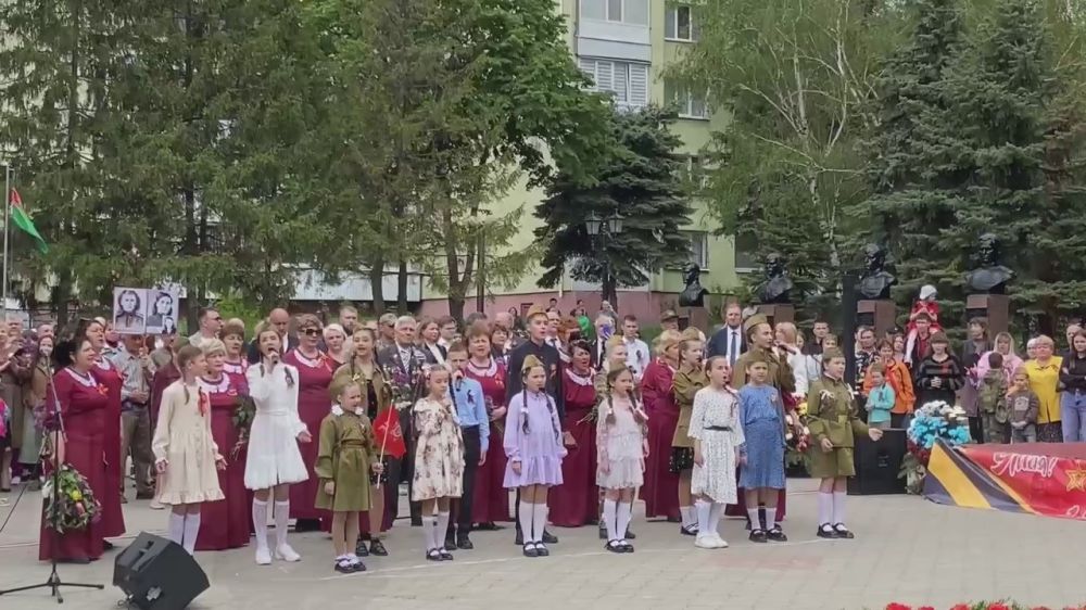 Торжественный митинг «Салют и слава годовщине навеки памятного дня»
