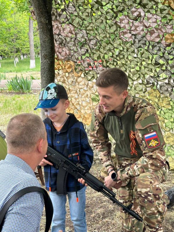 Краснодон присоединился к патриотической акции "Память и гордость"