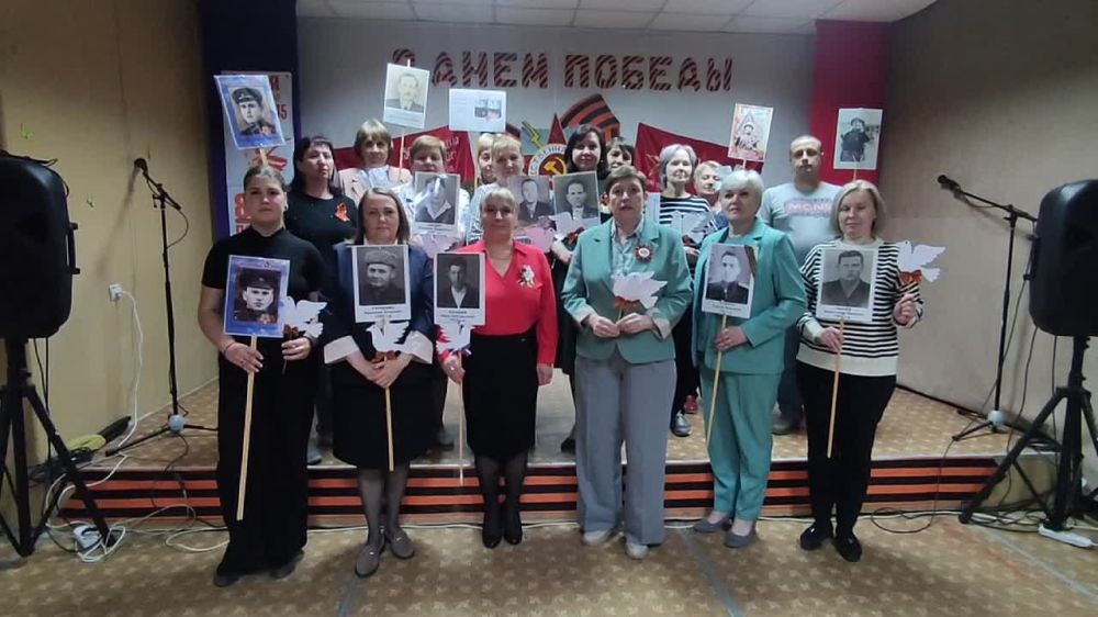 Сотрудники Краснодонского комплексного центра социального обслуживания населения (предоставления социальных услуг) поздравляют с Днем Победы