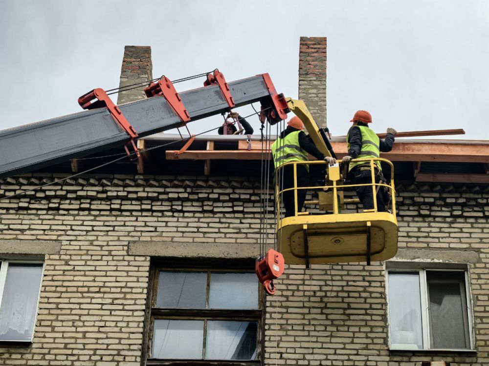 Сергей Козенко: В Краснодоне рамках специального инфраструктурного проекта, реализуемого при поддержке шефа-региона Тюменской области, подрядная организация ООО «СК СТИЛЛ» продолжает работы по капитальному ремонту скатной...