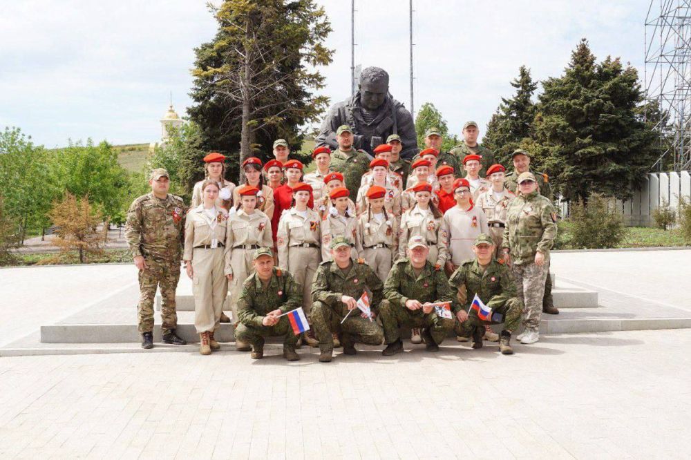 «Я помню! Я горжусь! И преклоню колено у мраморной стены, у Вечного Огня»