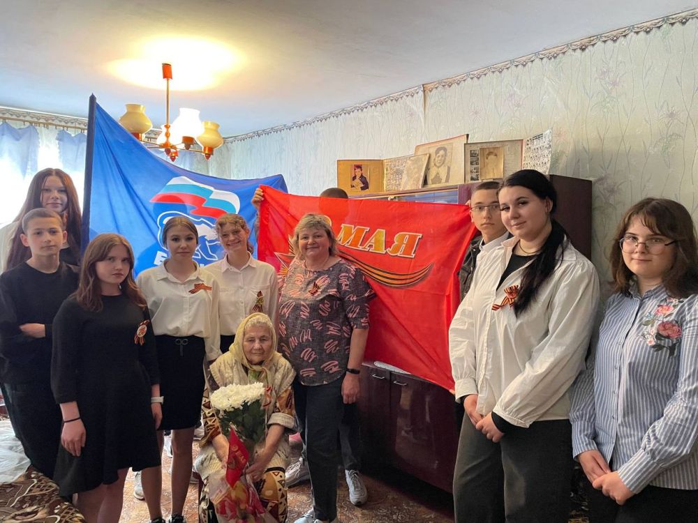 В рамках проекта «Историческая память» Секретарь первичного отделения номер №6 города Зимогорье партии «Единая Россия» Светлана Епишова вместе с волонтерским отрядом «Импульс» Зимогорьевской гимназии имени...