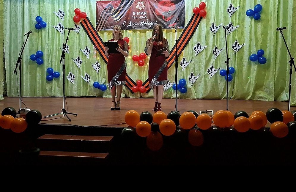 Традиционно, 9 мая, с полным залом и со слезами на глазах в Доме культуры с. Нижнетёплое прошел один из самых значимых, самых ожидаемых и любимых событий для жителей села - празднования Дня Победы