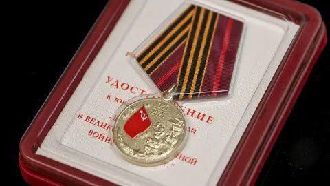 400 ветеранам республики вручена юбилейная медаль