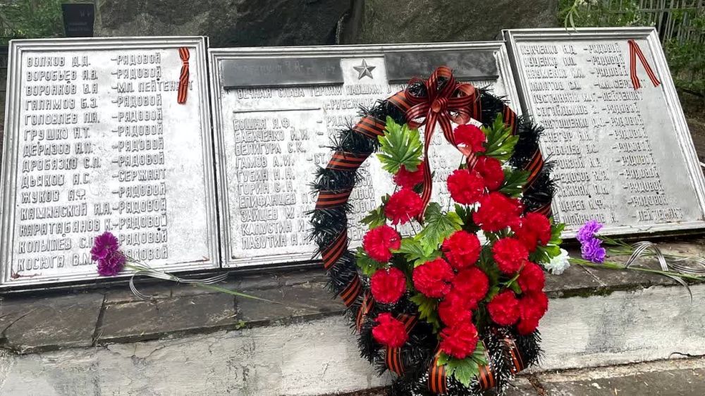 Депутаты партии «Единая Россия» города Рубежное почтили память героев Великой Отечественной войны в Южной части города