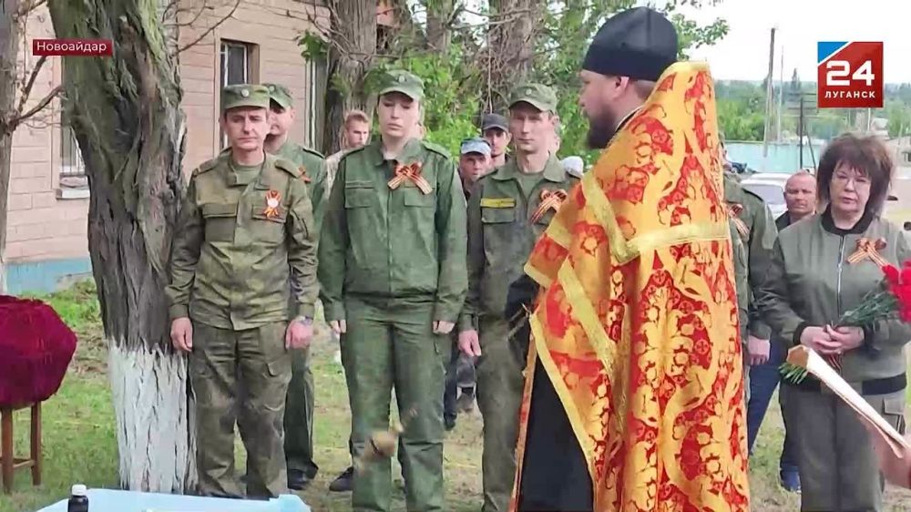 В Новоайдаре преданы земле останки четырех погибших красноармейцев