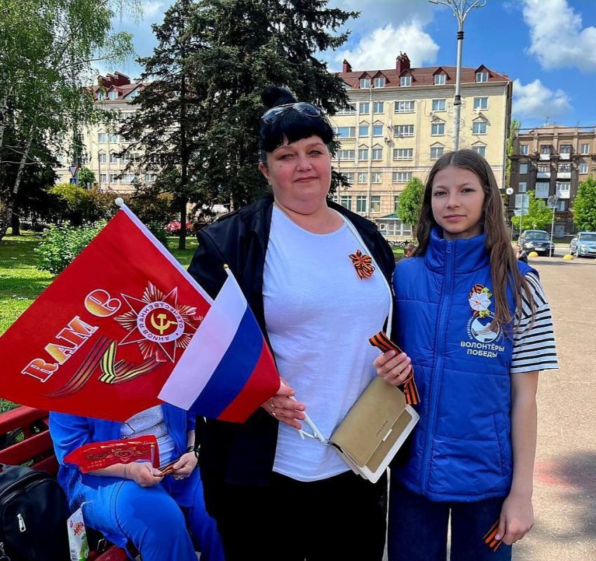 Мы помним! Мы гордимся!. 3.5 тысячи георгиевских лент раздали алчевцам молодые волонтёры в ходе подготовки и празднования юбилея Великой Победы