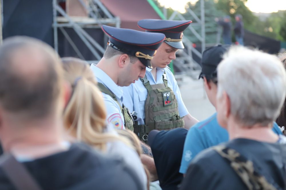 Жителям ЛНР 12 мая на концерт нужно взять паспорт и быть готовыми к досмотру