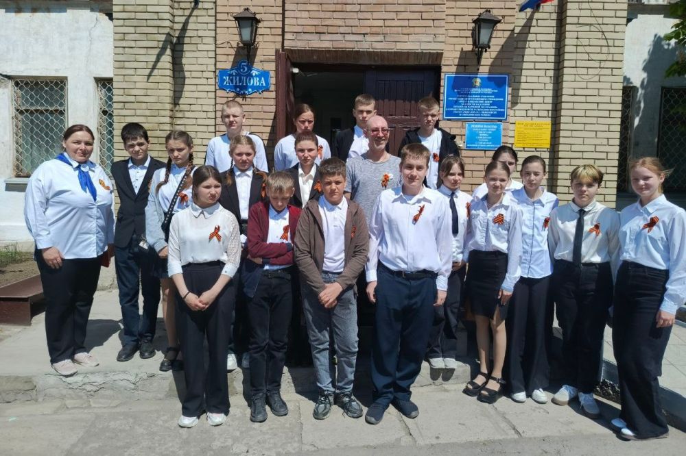 Специалистами РЦЗН ЛНР г. Свердловска для школьников была организована викторина «Военные профессии», посвященная 80-летию Победы