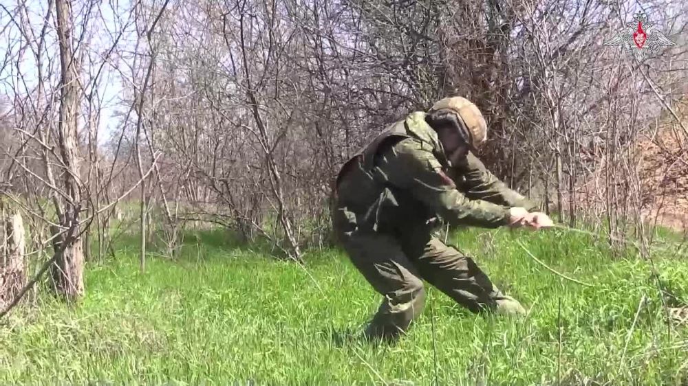 Военнослужащие штурмового отряда «Феникс» группировки войск «Восток» отрабатывают боевые навыки на полигоне в тыловом районе СВО