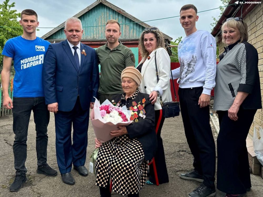 Свет памяти, переданный из рук в руки: Молодая Гвардия чествует героев