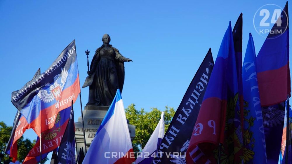 Константинов поздравил жителей ДНР и ЛНР с 11-й годовщиной создания народных республик