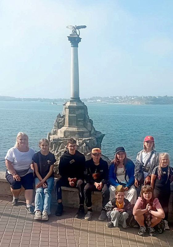 С 1 по 10 мая воспитанники Ровеньковского центра детского, юношеского туризма и краеведения прошли пешеходный поход по местам боевой славы в Республике Крым