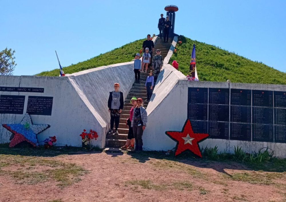 Андрей Рубанцов: С 1 по 10 мая воспитанники Ровеньковского центра детского, юношеского туризма и краеведения прошли пешеходный поход по местам боевой славы в Республике Крым