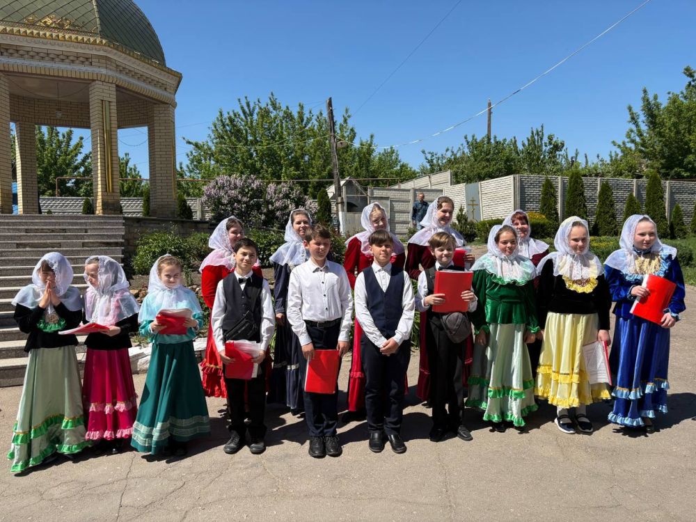 Сегодня участники ансамблей «Славянский луг» и «Колокольчик» приняли участие в 1 ом Епархиальном фестивале «Пасха Красная, Пасха Великая» который прошел в Свято-Петропавловском соборе Луганска