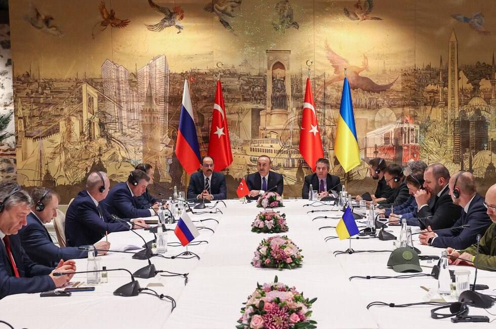 Владимира Путин с Президентом Турции Реджепом Эрдоганом подробно обсудил инициативу о возобновлении прямых российско-украинских переговоров, которые предлагается провести в Стамбуле начиная с 15 мая, сообщили в Кремле