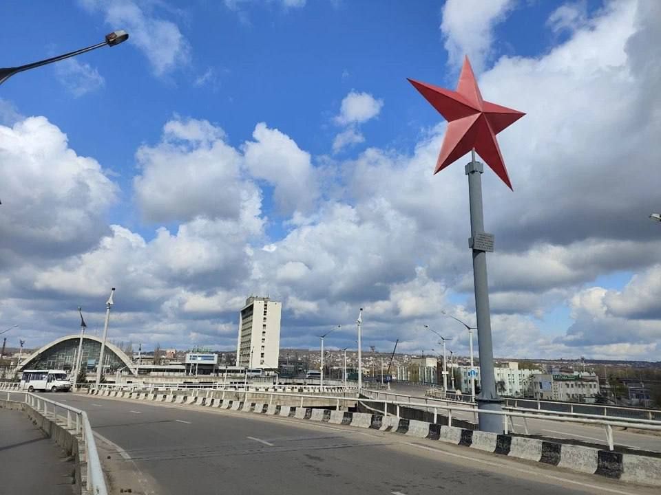 Ограничение движения в Луганске 12 мая 12 мая с 11:00 до 13:00 в Луганске перекроют движение по эстакаде и улице Коцюбинского до Лермонтова. Это связано с празднованием Дня Луганской Народной Республики. Жителей просят...