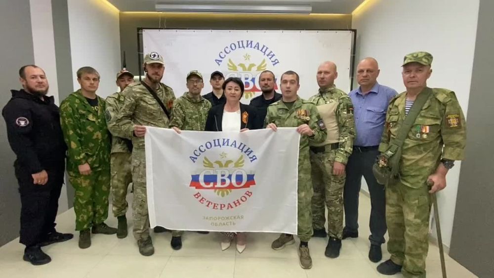 Запорожское отделение Ассоциации ветеранов СВО совместно с сопредседателем ВАРМСУ Галиной Данильченко поздравляют жителей Донбасса с Днем Донецкой Народной Республики и с Днем Луганской Народной Республики