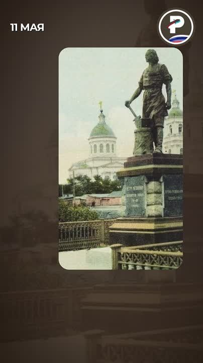 «То академик, то герой, то мореплаватель, то плотник, Он всеобъемлющей душой на троне вечный был работник»