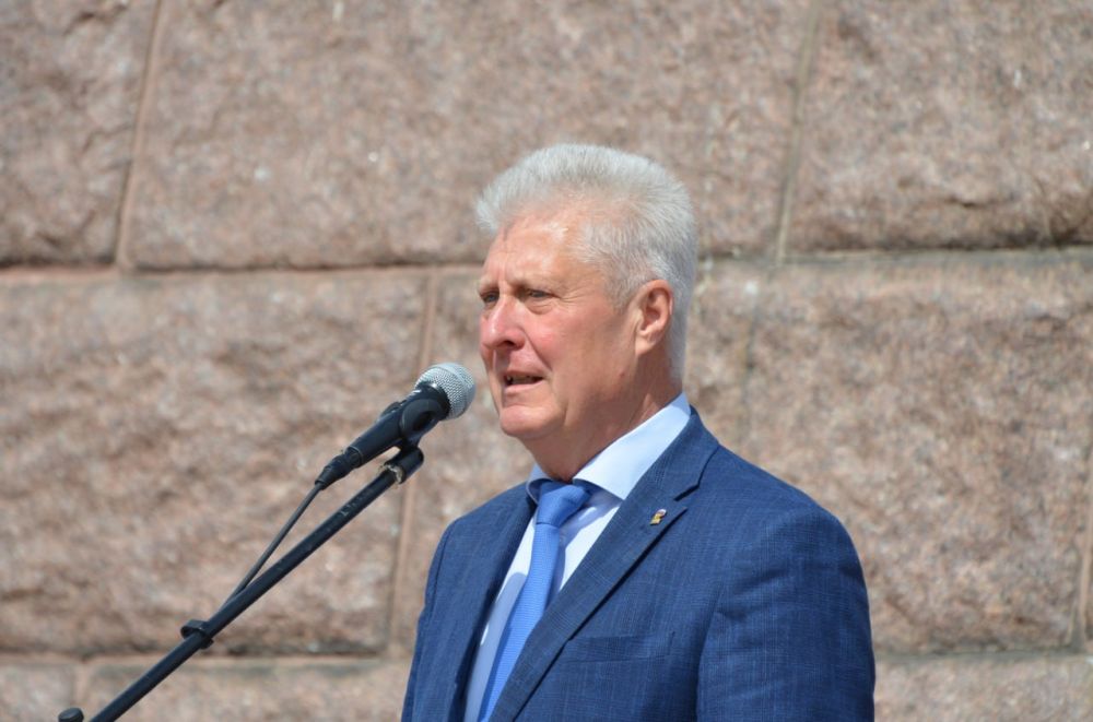 Краснодон отметил 11-летие ЛНР митингом «Моя Республика! Моя семья!»