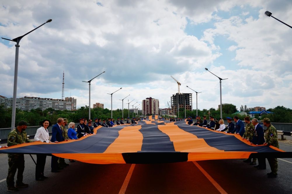 Денис Мирошниченко принял участие в патриотической акции ко Дню Луганской Народной Республики