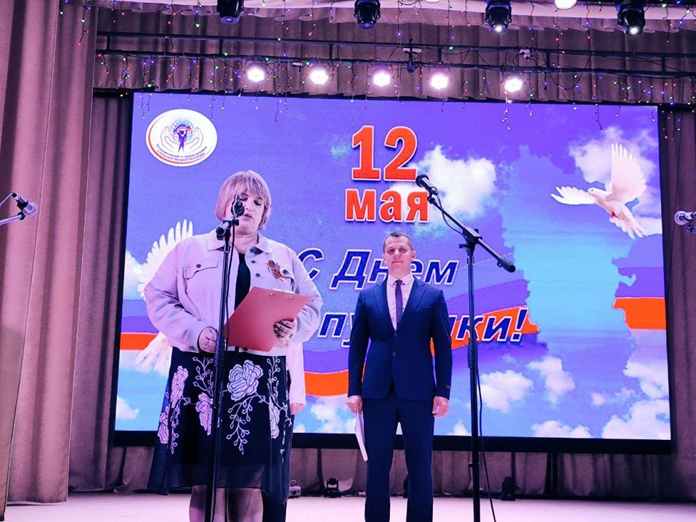 В Белокуракинском Доме культуры состоялся яркий концерт, посвящённый Дню Луганской Народной Республики