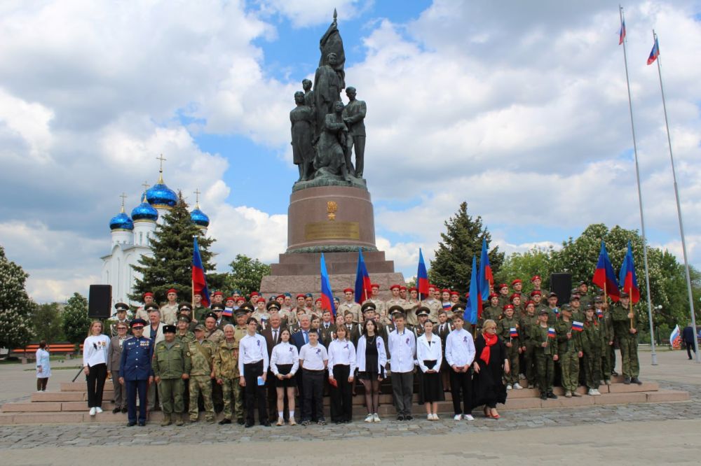 Сергей Козенко: Сегодня в Краснодоне состоялся торжественный митинг в честь 11-й годовщины образования Луганской Народной Республики — события, которое навсегда вошло в историю нашего народа