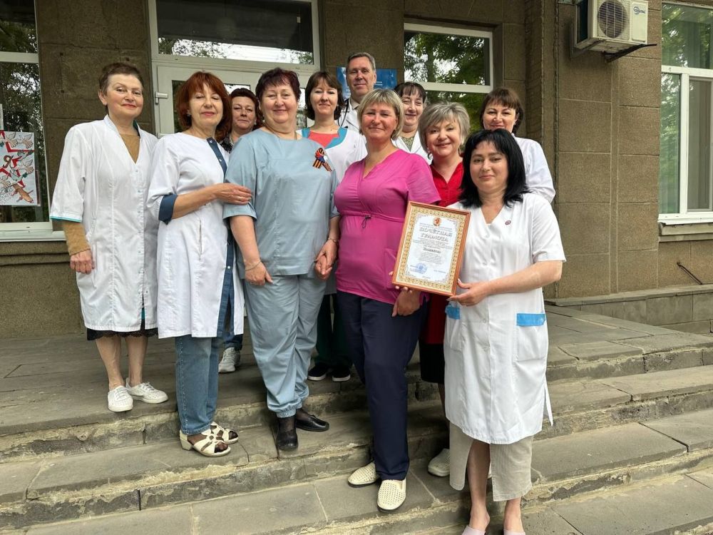 По случаю празднования Международного дня медицинской сестры за добросовестный труд, профессионализм, преданность выбранной профессии, проявленное милосердие к пациентам коллектив медицинских сестёр Луганского...