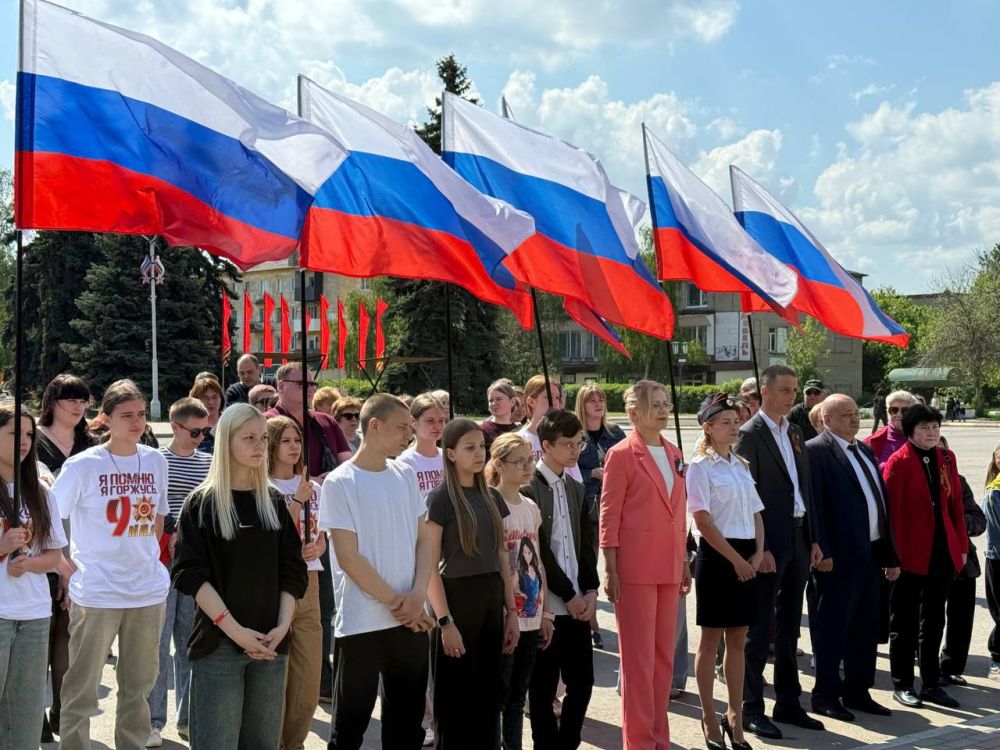 Виктория Сергеева: В Кировске состоялось торжественное поднятие флага ко дню Луганской Народной Республики