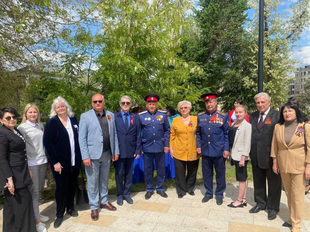 Заместитель председателя Общественной палаты ЛНР поздравил жителей Луганска с Днём Республики