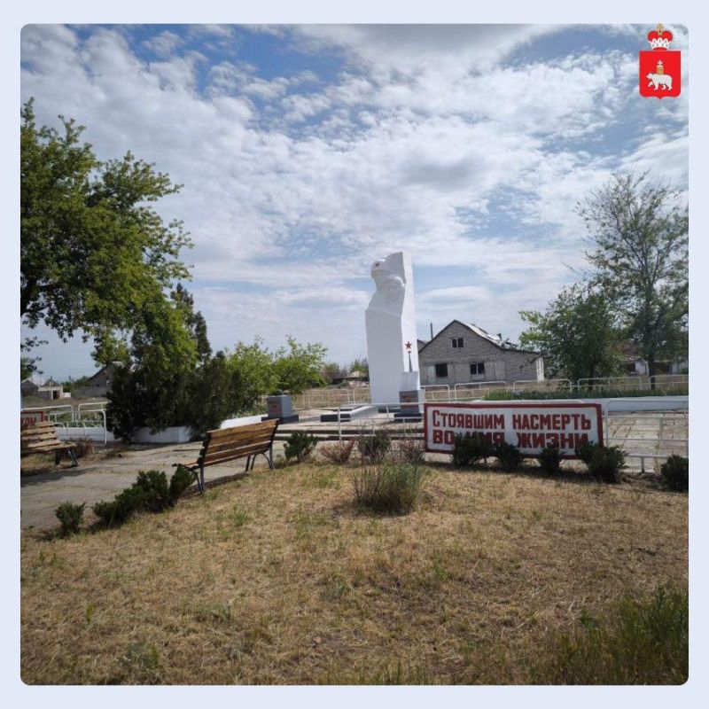 Специалисты из Прикамья привели в порядок памятник героям ВОВ в Северодонецом округе