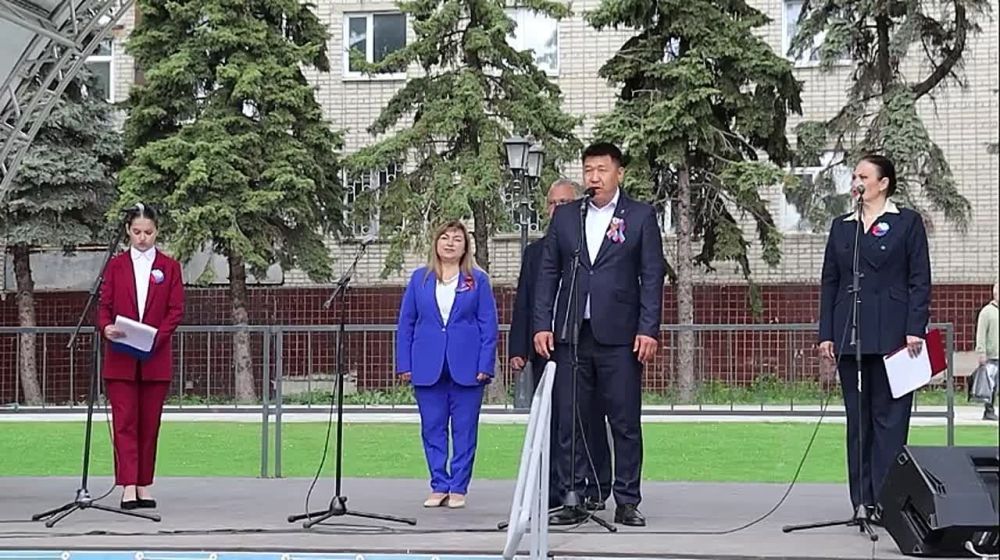 С Днем Луганской Народной Республики!