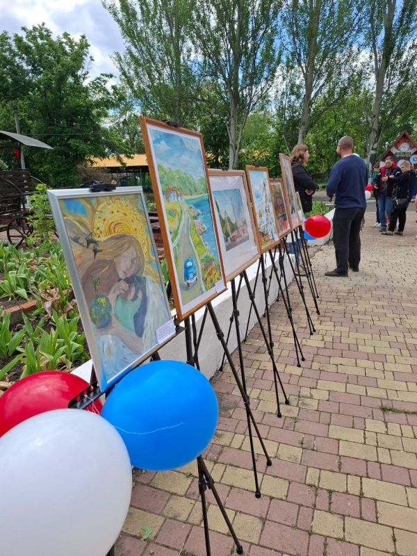 С Днем Луганской Народной Республики!