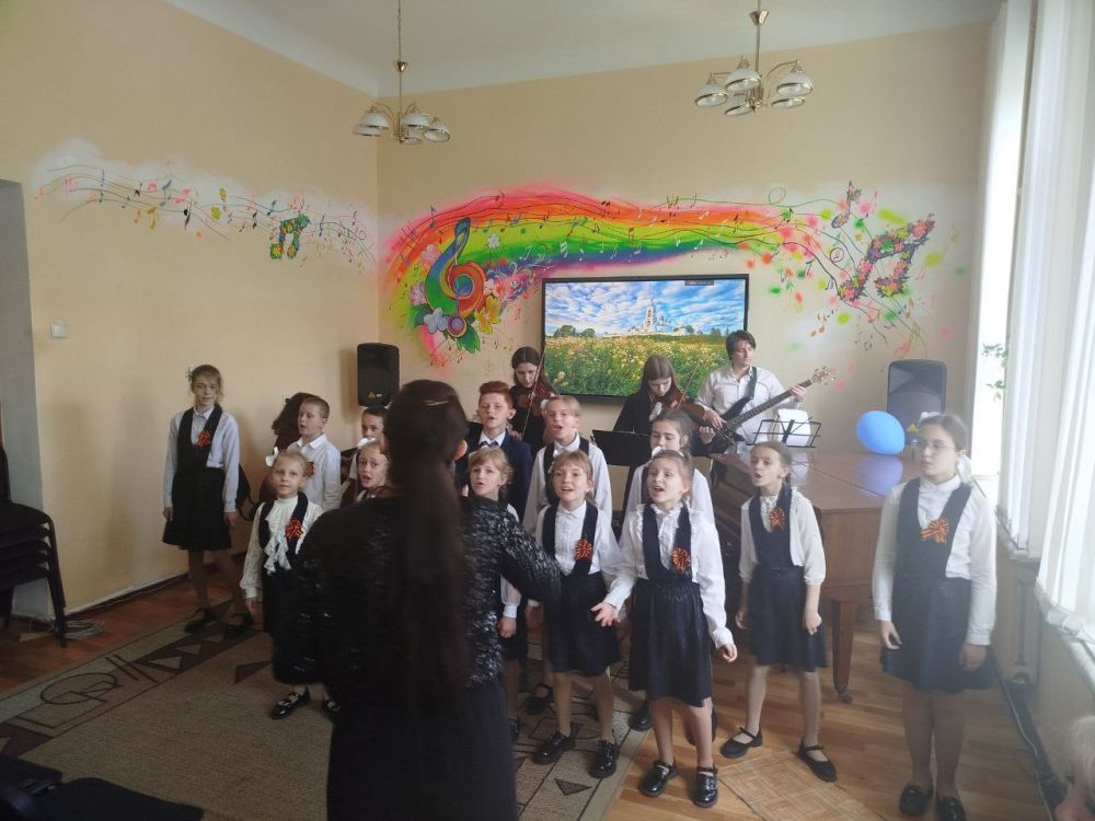 Ко Дню Луганской Народной Республики музей и музыкальная школа подготовили историко-музыкальный экскурс «Я люблю тебя, родной Донбасс»