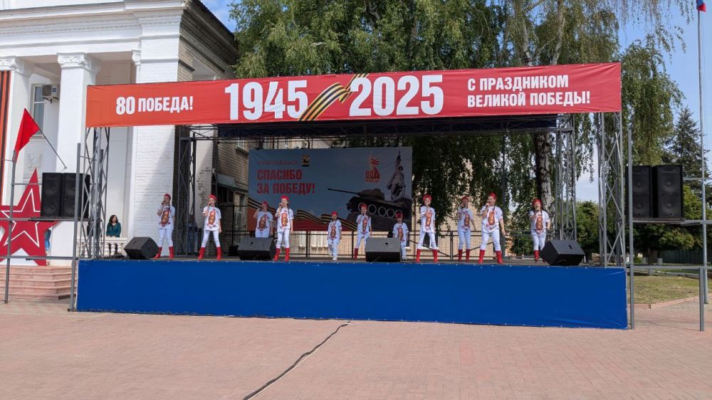 Владимир Чернев: На центральной площади города Старобельск состоялся торжественный концерт, посвящённый Дню Республики!