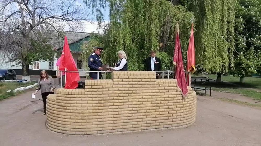 Член Общественной палаты ЛНР поздравил жителей поселка Белое с Днём Победы