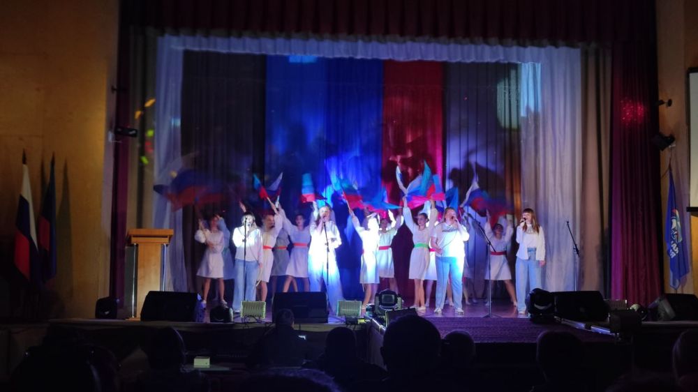 Молодогвардейск с размахом отметил 11-летие образования Луганской Народной Республики