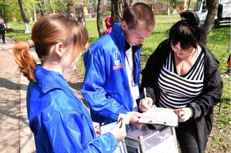 Волонтёры помогут жителям принять участие во Всероссийском голосования за объекты для благоустройства в рамках федеральной программы ФКГС