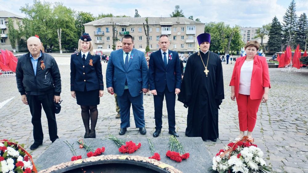 Андрей Рубанцов: В Ровеньках у Мемориального комплекса «Слава» прошёл митинг, посвящённый Дню Луганской Народной Республики