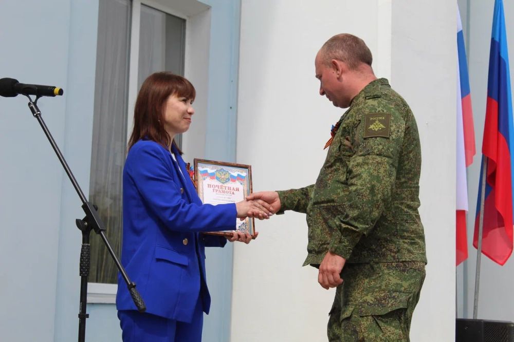 День ЛНР в Новопскове отметили праздничным митингом