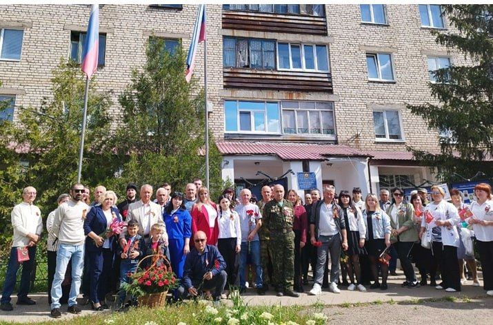 В населенных пунктах Краснодонщины день Республики отметили праздничными митингами