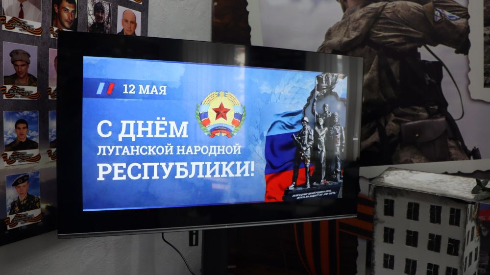 Сегодня, для учащихся одиннадцатого класса Ровеньковской гимназии имени Г. Шонина, в музее истории города Ровеньки проведен патриотический час «Моя Республика – мой дом!», посвящённый дню образования Луганской Народной...