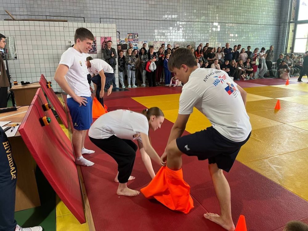 Андрей Рубанцов: Поздравляю с победой спортсменов команды Ровеньковской школы №3 в «Фестивале спорта»!