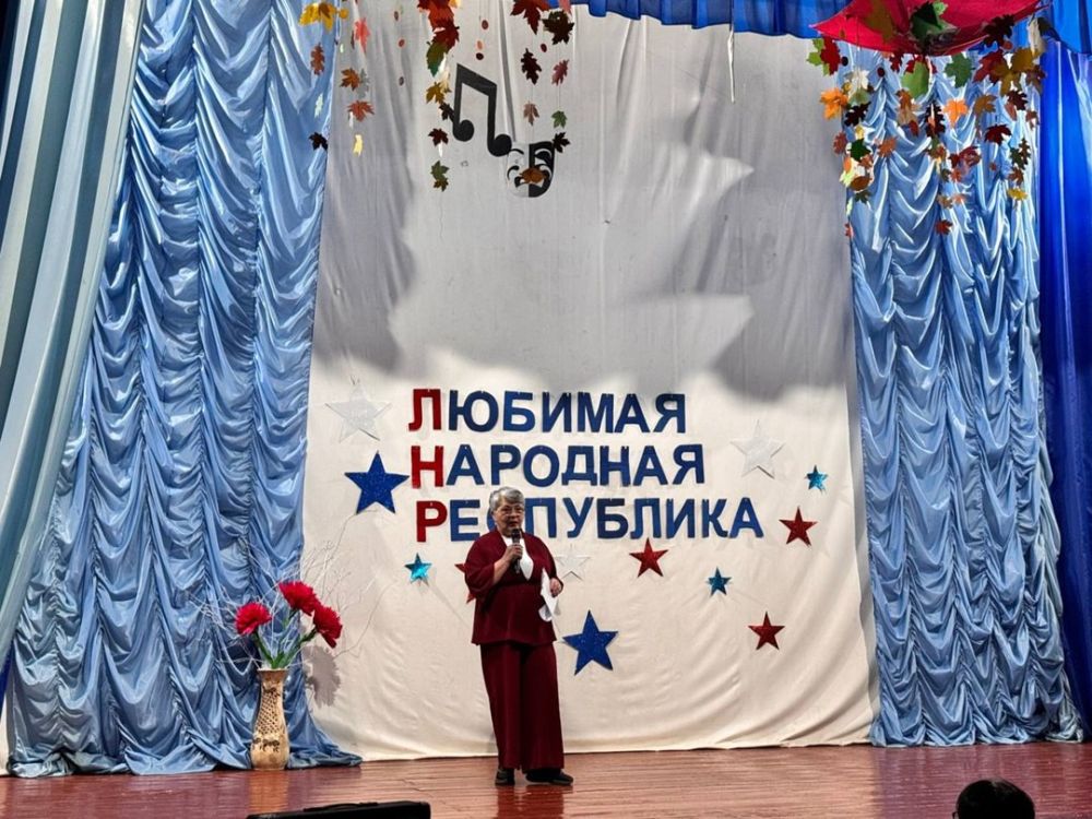 12 мая сотрудники филиала «Клуб пгт. Южная -Ломоватка» провели концерт, посвященный Дню рождения Луганской Народной Республики «Цвети, Республика моя»