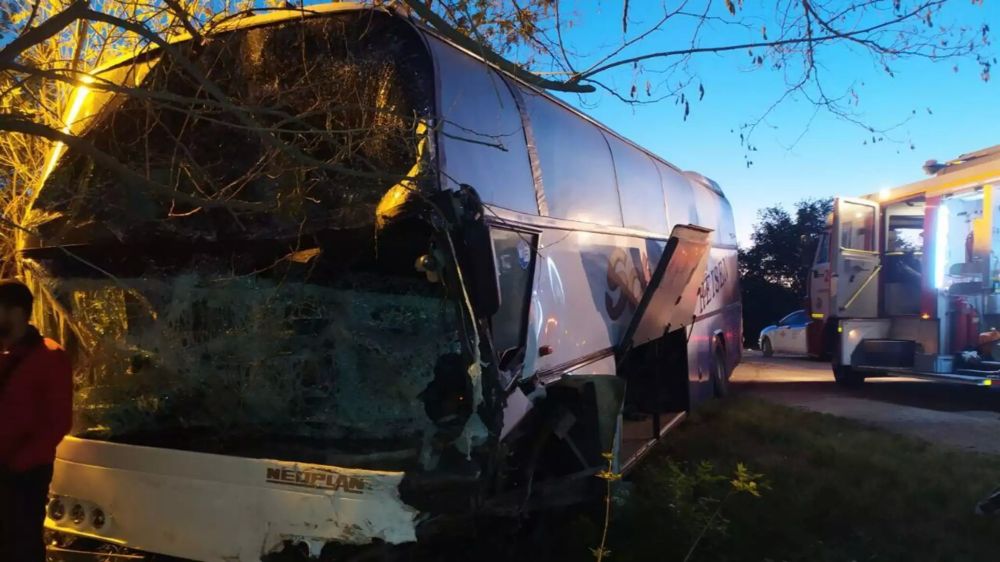 Рейсовый автобус Луганск-Симферополь попал в ДТП в Крыму - есть погибший