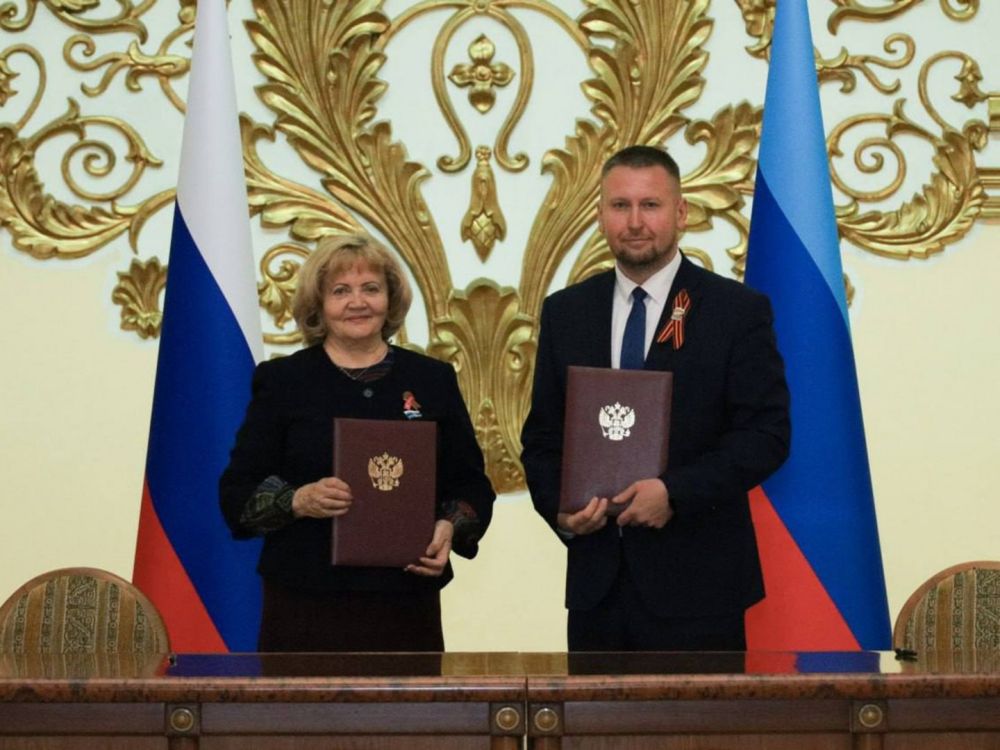 Свердловские депутаты выехали в Луганск. Фото