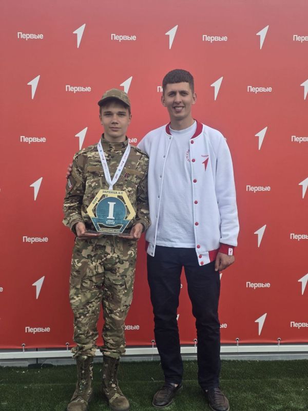 Победителями регионального этапа в военно-патриотической игре "Зарница 2.0" в средней возрастной категории стали команда "Честь и Слава" Ясеновской гимназии им.Ю.В.Стеценко