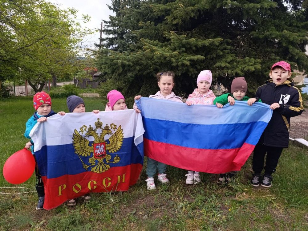 Ко Дню Луганской Народной Республики сотрудники клуба пгт