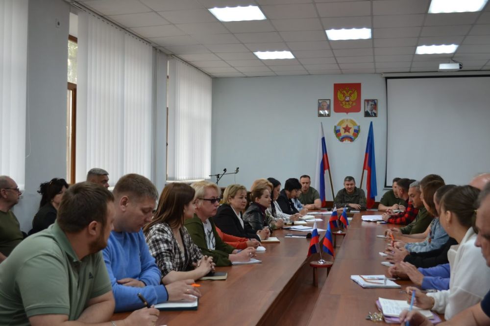 Владимир Чернев: Сегодня провел расширенное совещание с руководителями структурных подразделений, а также представителями подведомственных учреждений и предприятий Администрации Старобельского муниципального округа