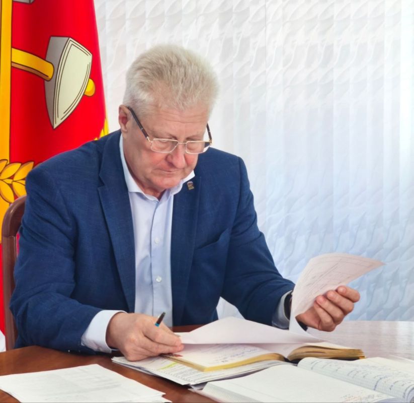 Сергей Козенко: Сегодня провел расширенное аппаратное совещание с участием руководителей структурных подразделений Администрации, а также начальников отделов и управления по жизнеобеспечению населенных пунктов округа